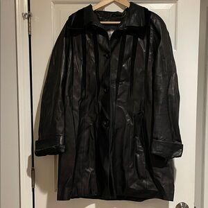 Men's Black Leather Trench Coat - Classic Button Closure